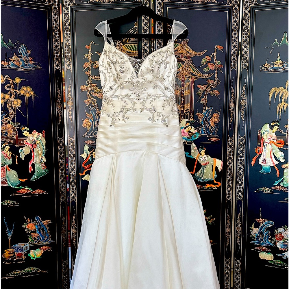 Simone Carvalli Size 14 Sleeveless ivory beaded wedding gown